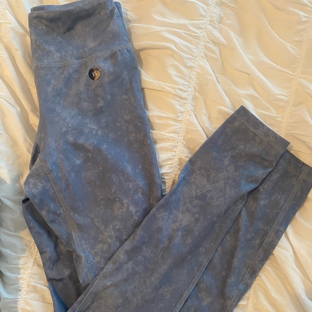 NWT Gilly Hicks Go Leggings